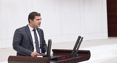 CHP’li Deniz Yücel’den Emine Öğretmene Destek