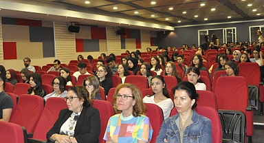 EÜ’de kadının sanat tarihindeki yeri konuşuldu