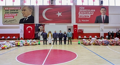 Bayraklı'daki Okullara Spor Malzemesi Desteği