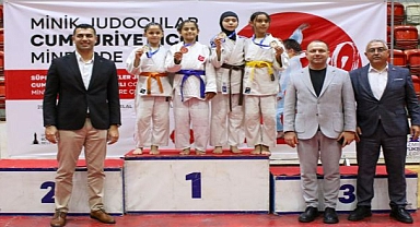 Minik sporcular Cumhuriyet için ter döktü