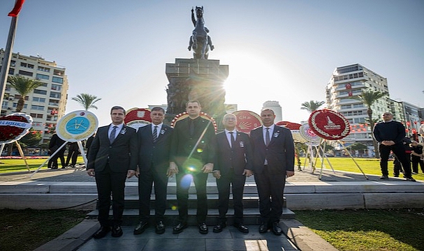 CHP İzmir Atatürk’ü minnetle andı