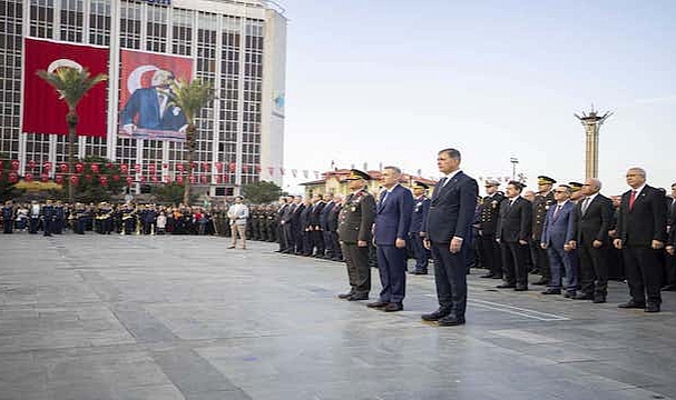 İzmir Ata’sını unutmadı
