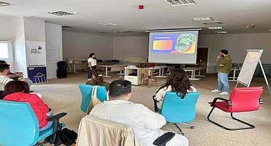 İzmir'de gençlere belediye çalışmaları hakkında eğitim