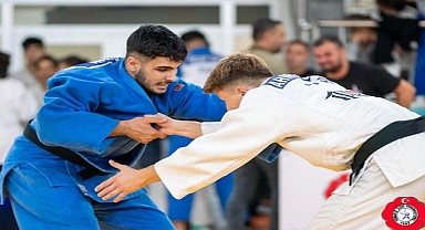 İzmir'in judocuları yenilgisiz şampiyon