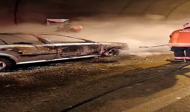 Konak Tünelleri’ndeki araç yangınına itfaiyeden hızlı müdahale