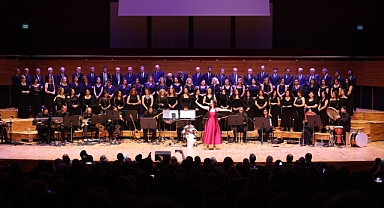 Bedia Akartürk'ten Büyükşehir korosuna yeni yıl sürprizi