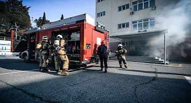 İtfaiye ekiplerinden polis okulunda yangın tatbikatı