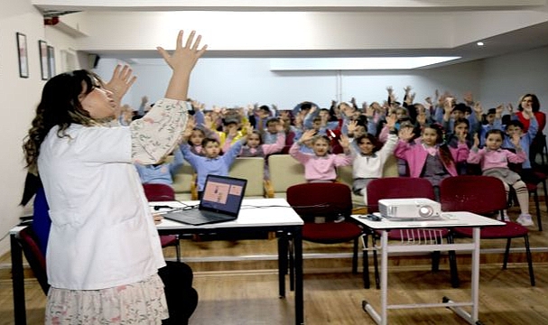 Bayraklı’da 14 Okulda 2 Bin 200 Öğrenciye Hijyen Eğitimi