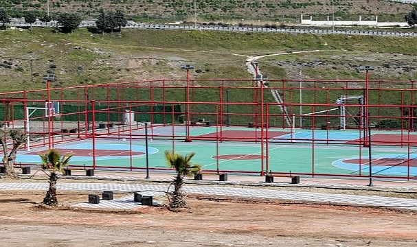 Bayraklı’da Ferdi Zeyrek Spor Kompleksi’nde Çalışmalar Sona Yaklaştı